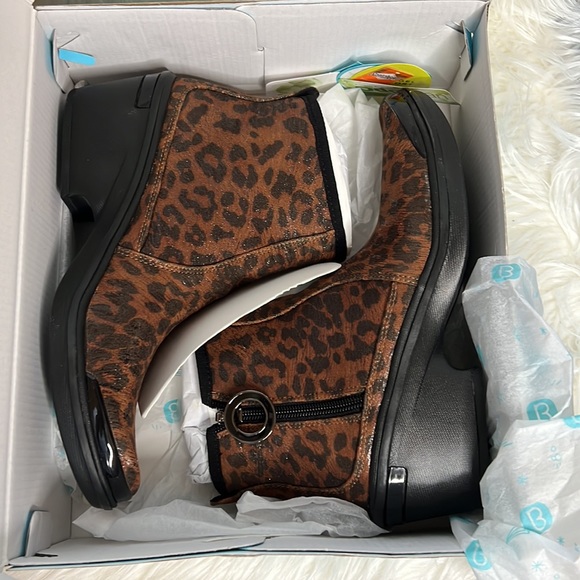 BZEES Leopard Print Tease Ankle Bootie Sz 8.5 W NIB - Picture 5 of 14